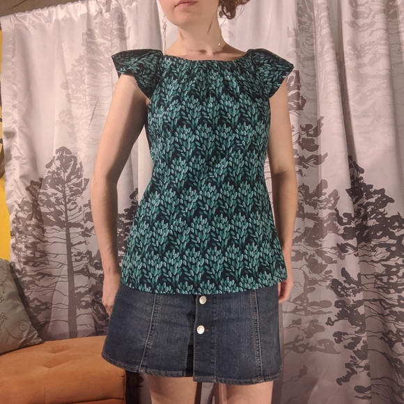 Leafy flutter blouse - Picture 2 of 8